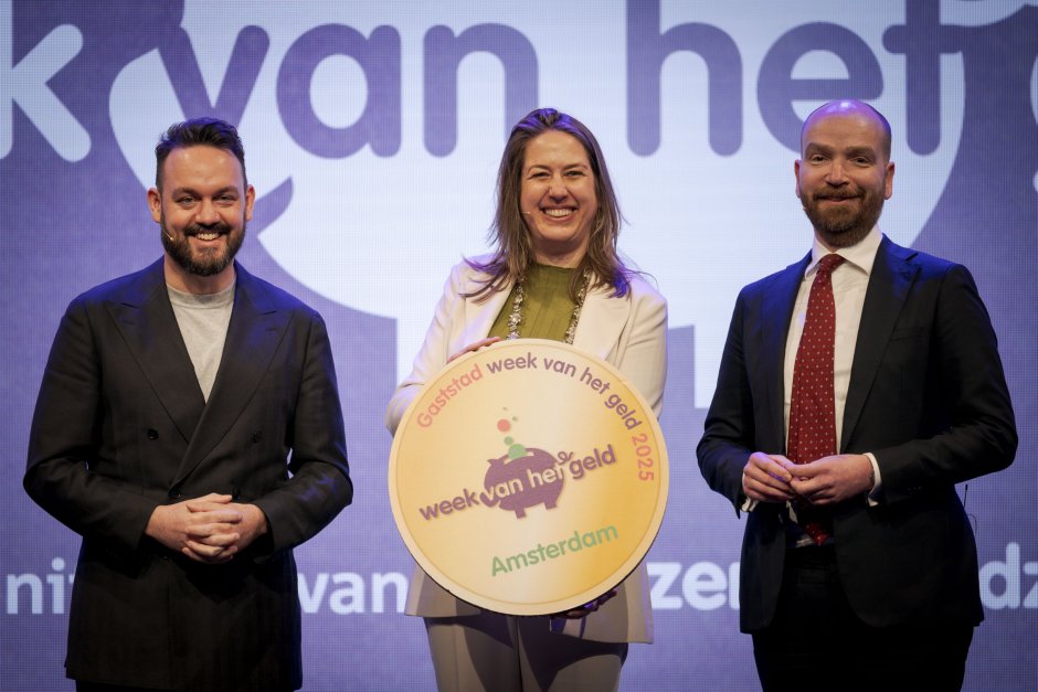 Koningin Máxima reikt Week van het geld Awards 2024 uit Wijzer in